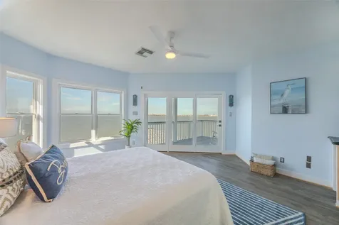 1322 Outrigger Tiki Island TX 77554