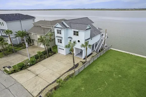1322 Outrigger Tiki Island TX 77554