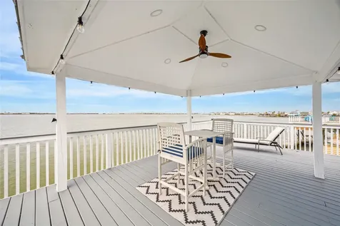 1322 Outrigger Tiki Island TX 77554