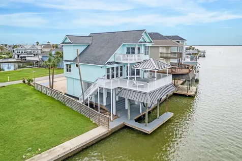 1322 Outrigger Tiki Island TX 77554