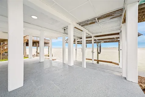 1322 Outrigger Tiki Island TX 77554
