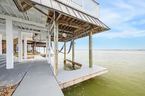 1322 Outrigger Tiki Island TX 77554