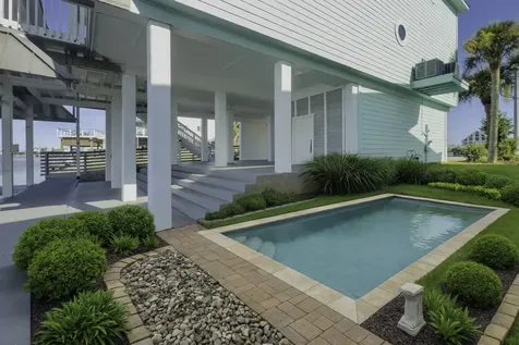 1322 Outrigger Tiki Island TX 77554
