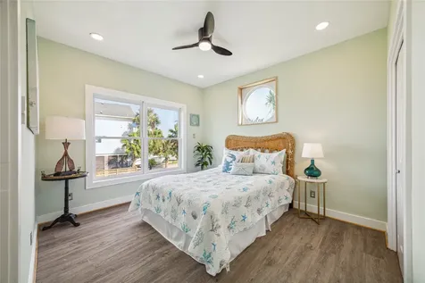 1322 Outrigger Tiki Island TX 77554