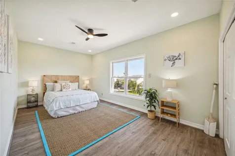 1322 Outrigger Tiki Island TX 77554