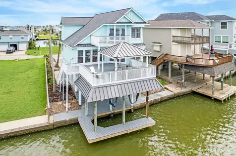 1322 Outrigger Tiki Island TX 77554