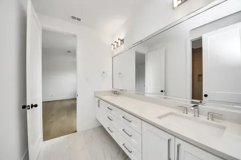 1705 Saxon Drive Houston TX 77018