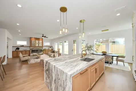 1705 Saxon Drive Houston TX 77018
