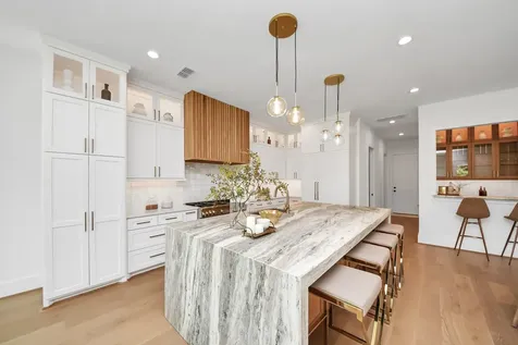 1705 Saxon Drive Houston TX 77018