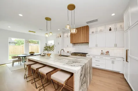 1705 Saxon Drive Houston TX 77018