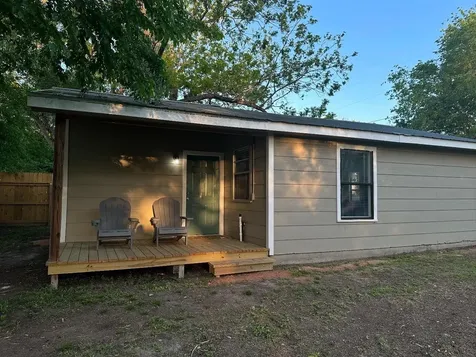 113 N Middle Street Flatonia TX 78941