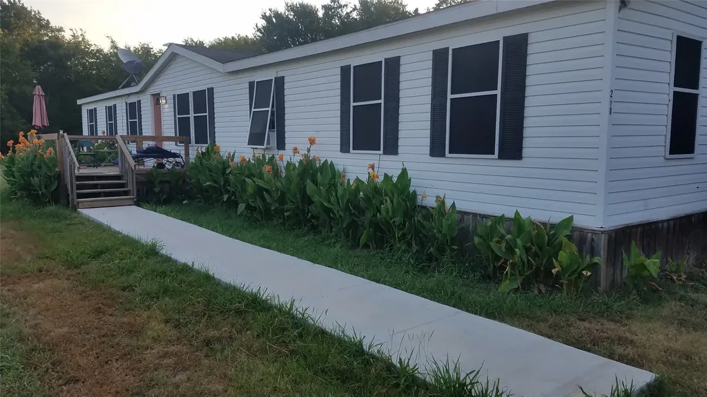 270 Country Way Smithville TX 78957