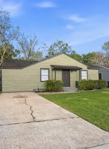 1308 N Rockisland Street Angleton TX 77515