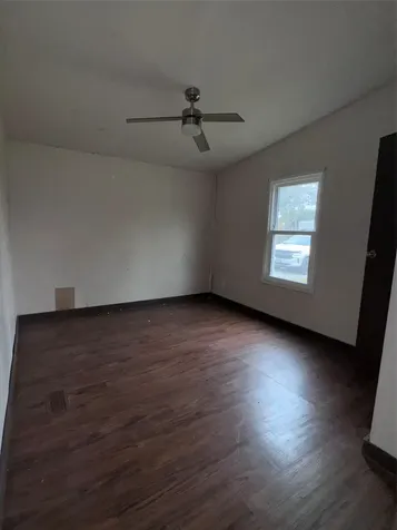902 1st Street Louise TX 77455