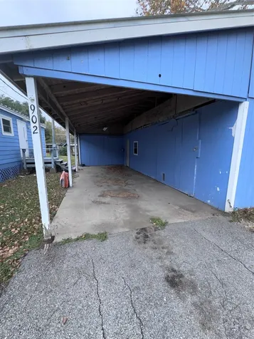 902 1st Street Louise TX 77455
