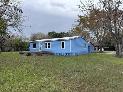 902 1st Street Louise TX 77455