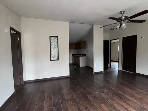 902 1st Street Louise TX 77455