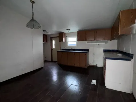 902 1st Street Louise TX 77455