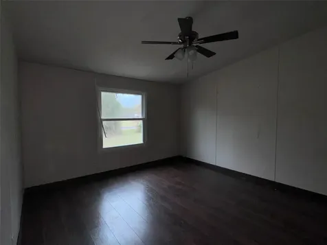 902 1st Street Louise TX 77455