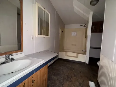 902 1st Street Louise TX 77455