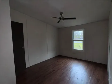 902 1st Street Louise TX 77455