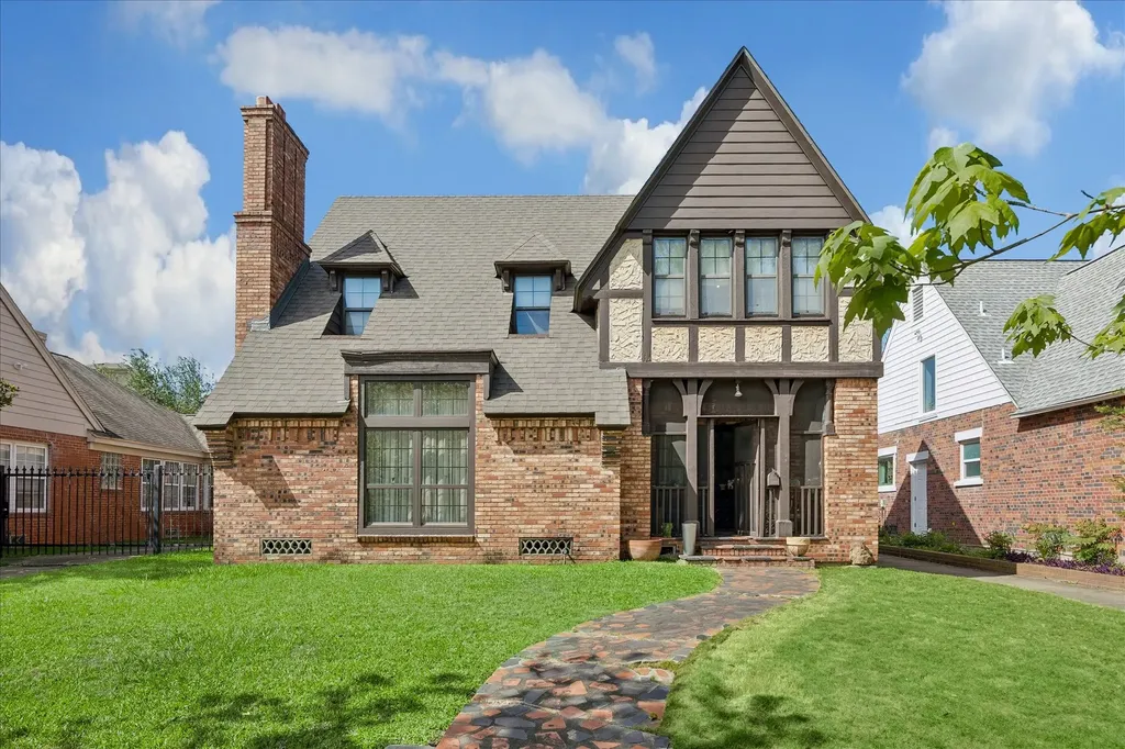 1956 Norfolk Street Houston TX 77098