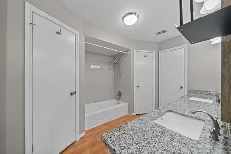 5711 Lorinowoods Drive Houston TX 77066