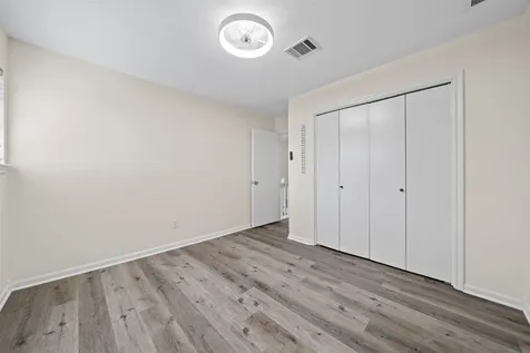 5711 Lorinowoods Drive Houston TX 77066