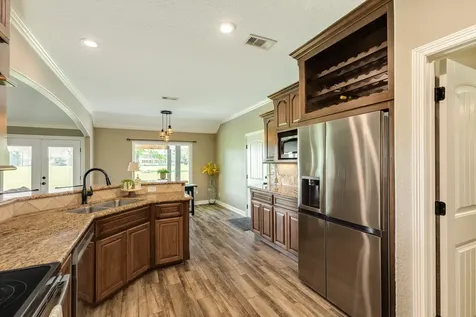 154 Horse Shoe Trail Angleton TX 77515