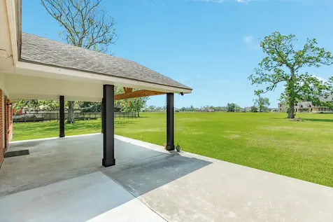 154 Horse Shoe Trail Angleton TX 77515