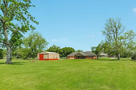 154 Horse Shoe Trail Angleton TX 77515