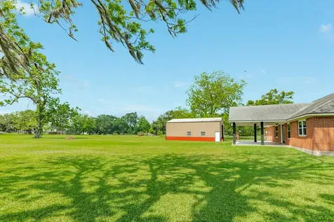 154 Horse Shoe Trail Angleton TX 77515