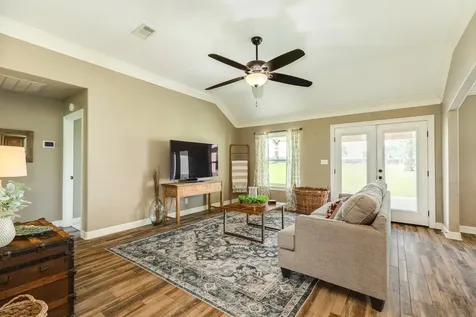 154 Horse Shoe Trail Angleton TX 77515
