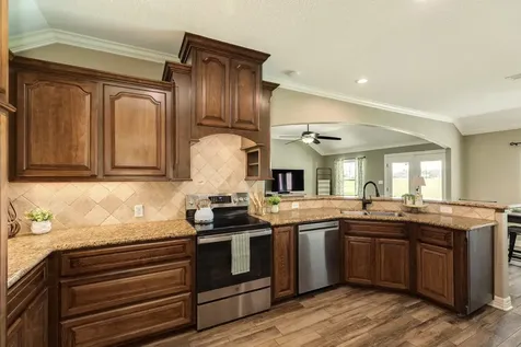 154 Horse Shoe Trail Angleton TX 77515