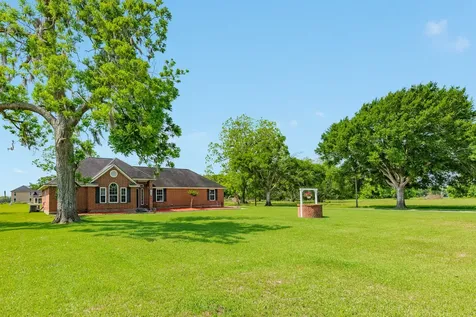 154 Horse Shoe Trail Angleton TX 77515