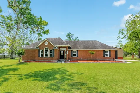 154 Horse Shoe Trail Angleton TX 77515