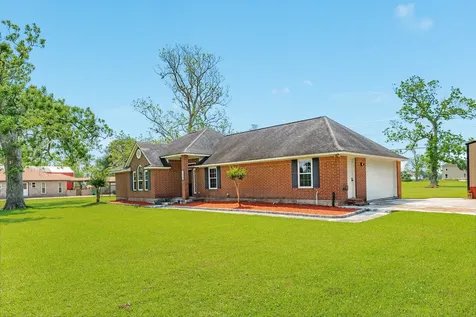 154 Horse Shoe Trail Angleton TX 77515