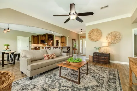 154 Horse Shoe Trail Angleton TX 77515
