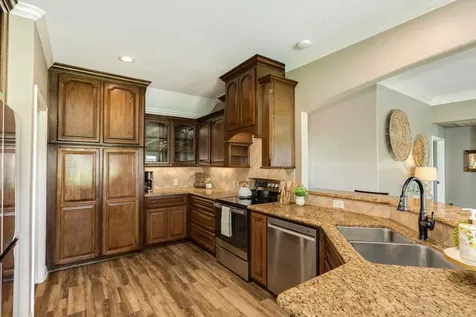 154 Horse Shoe Trail Angleton TX 77515