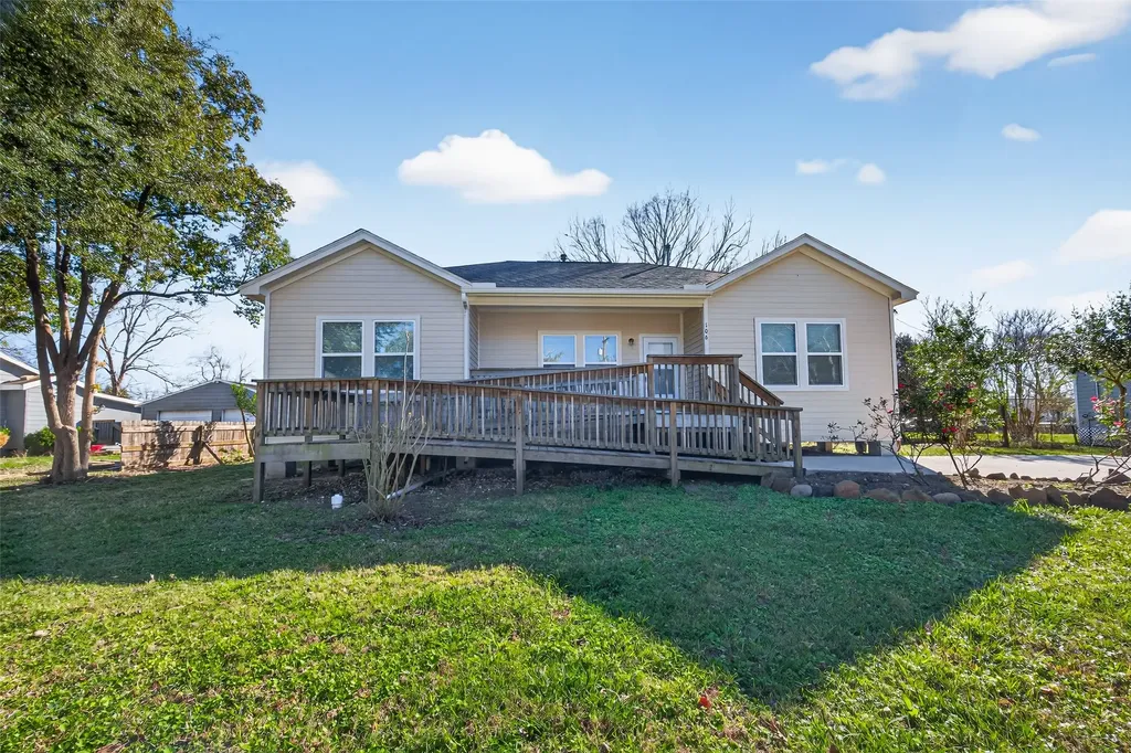 106 Morgan Street Alvin TX 77511