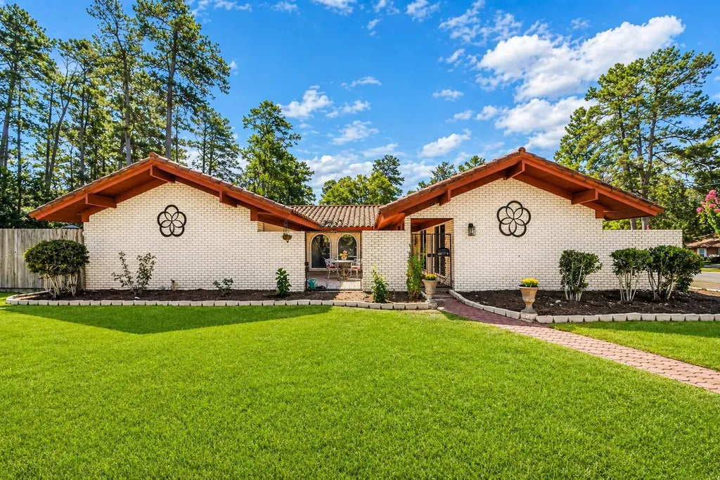 142 Wall Street Cleveland TX 77327