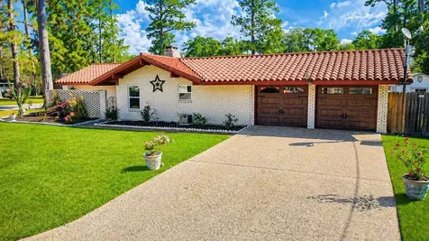 142 Wall Street Cleveland TX 77327