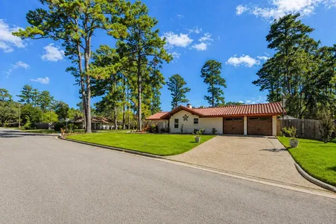 142 Wall Street Cleveland TX 77327
