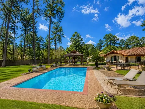 142 Wall Street Cleveland TX 77327