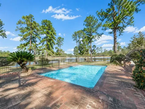 142 Wall Street Cleveland TX 77327