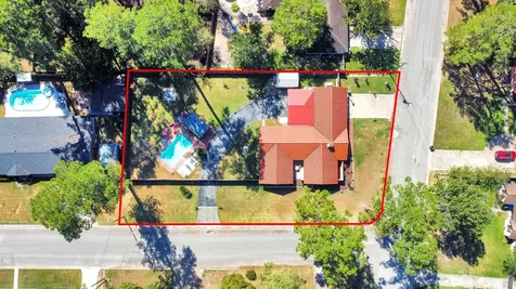 142 Wall Street Cleveland TX 77327