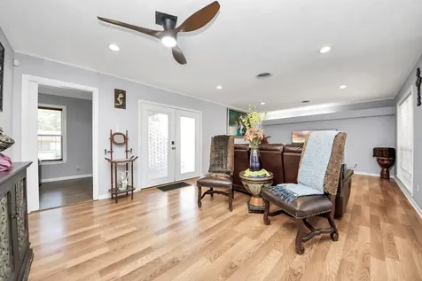 142 Wall Street Cleveland TX 77327