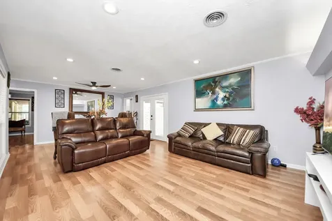 142 Wall Street Cleveland TX 77327
