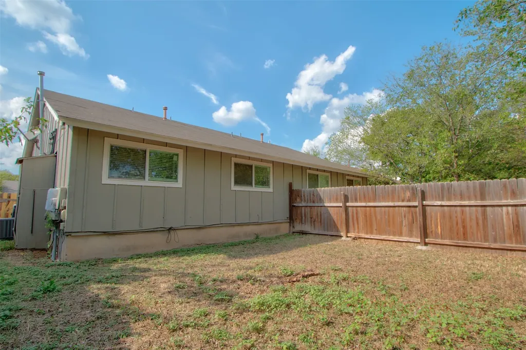 10621 Lanshire Drive A Austin TX 78758