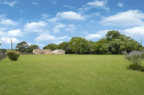 13514 Jbk Memorial Drive Willis TX 77318